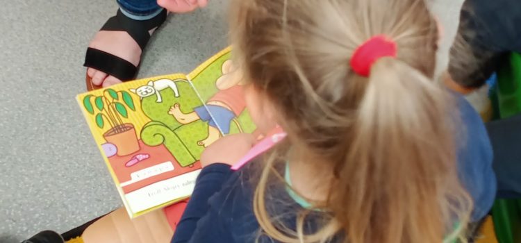 Przedszkolaki w bibliotece