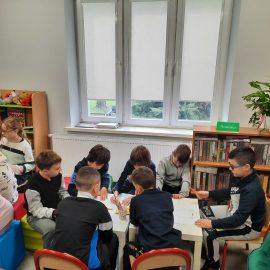 Wielkanocna lekcja biblioteczna dla trzecioklasistów z Piekar.