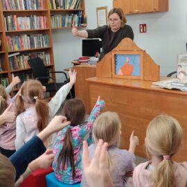 Przedszkolaki z „Leśnej Polany” z wizytą w bibliotece Przedszkolaki z „Leśnej Polany” z wizytą w bibliotece
