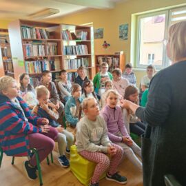 Lekcja biblioteczna z Szewczykiem Dratewką